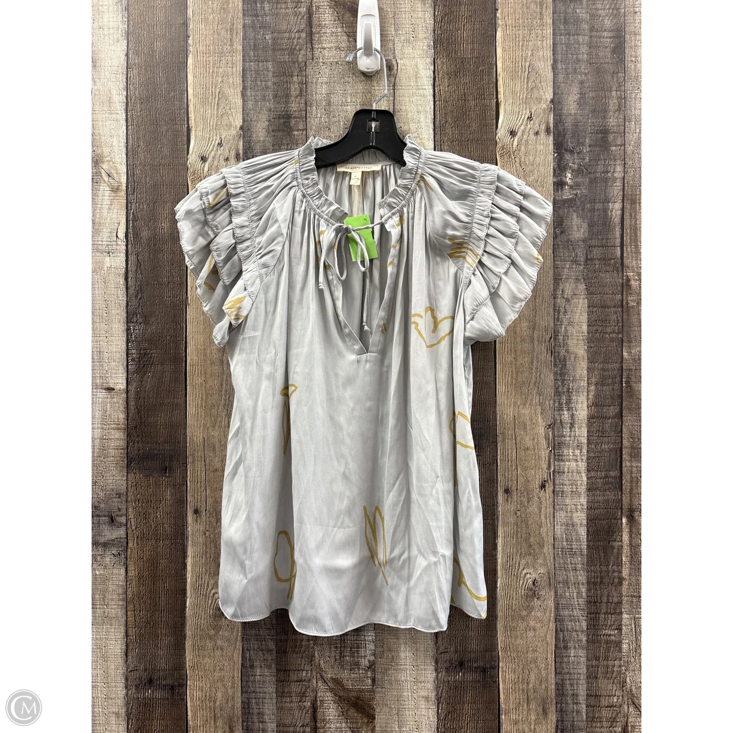 Top Short Sleeve By Grade & Gather In Grey, Size: M
