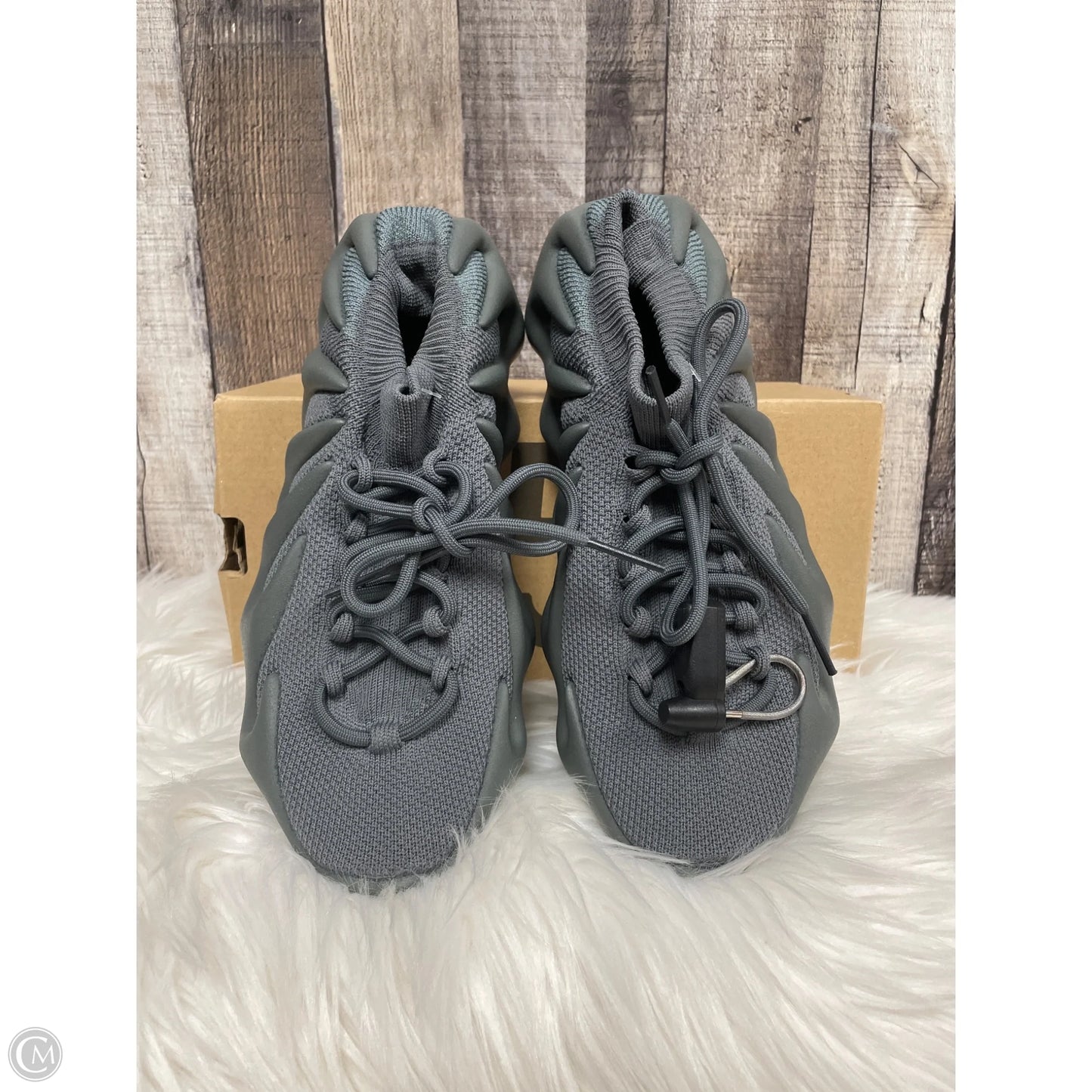 Shoes Luxury Designer By Yeezy In Grey, Size: 8.5