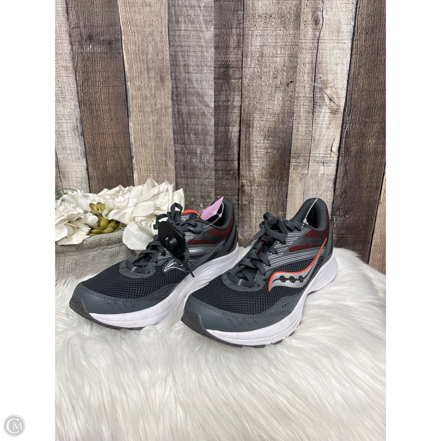 Shoes Flats By Saucony In Grey, Size: 9