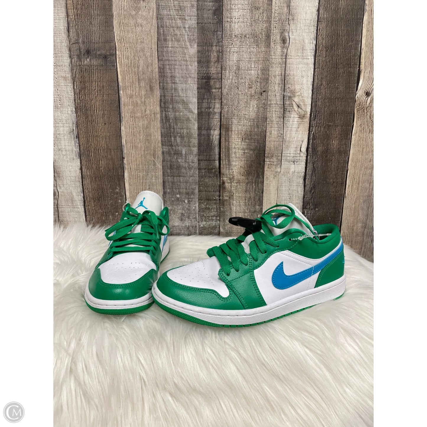Shoes Luxury Designer By Jordan In Green & White, Size: 7.5