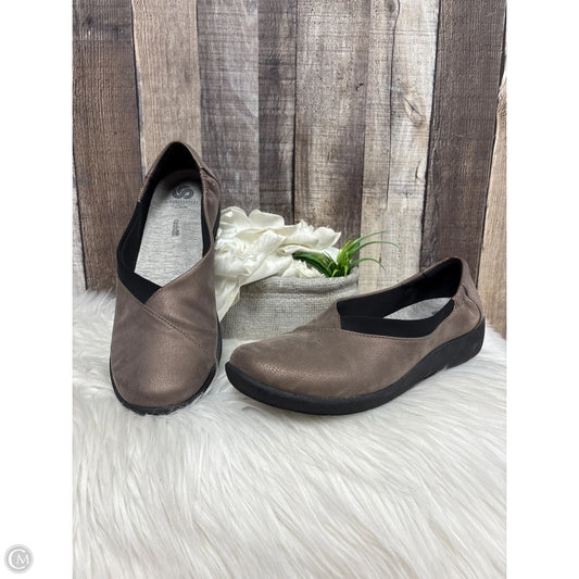 Shoes Flats By Clarks In Brown, Size: 9.5