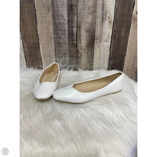 Shoes Flats By Clothes Mentor In White, Size: 7