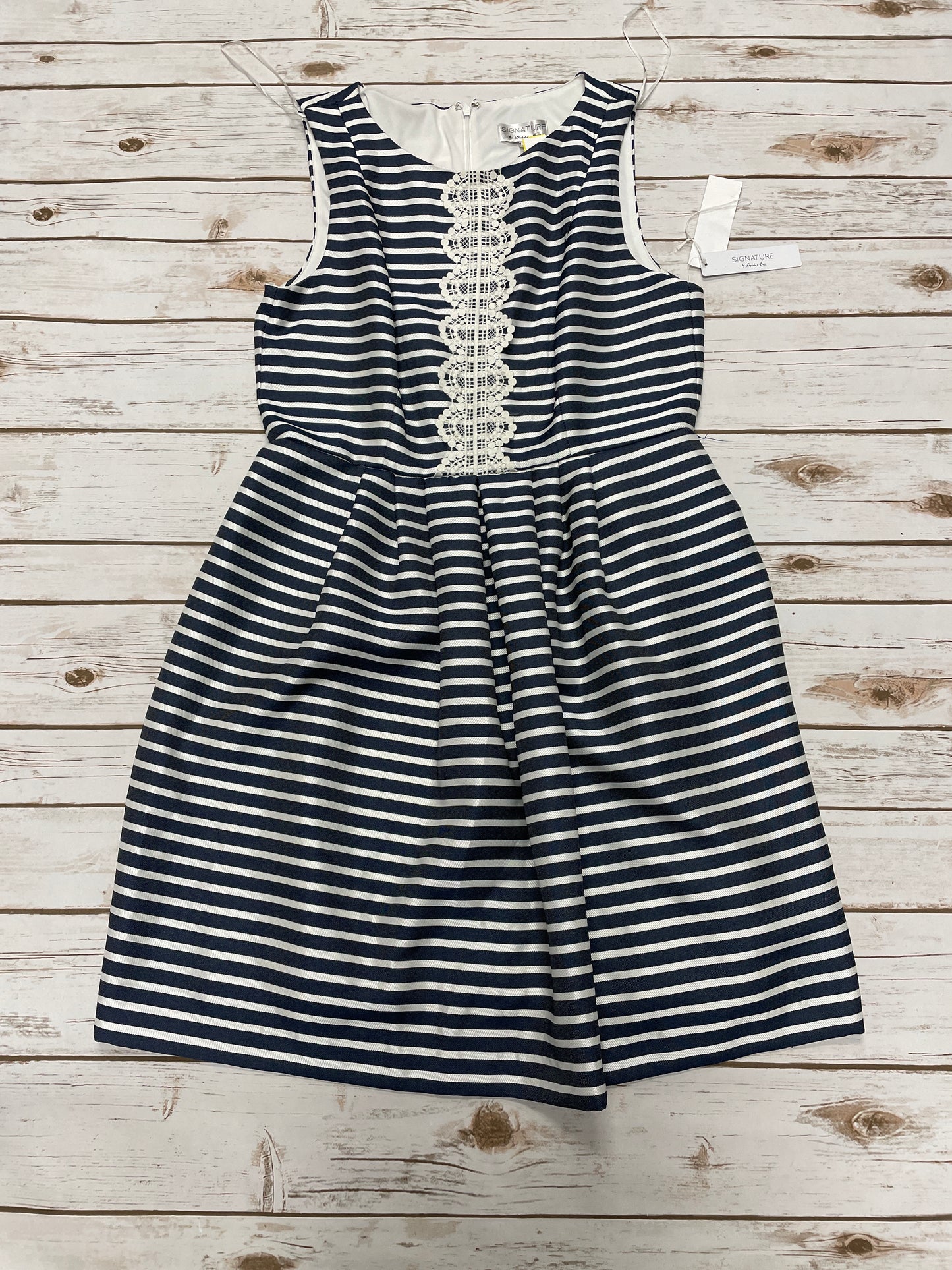 Dress Casual Short By Robbie Bee In Striped Pattern, Size: M