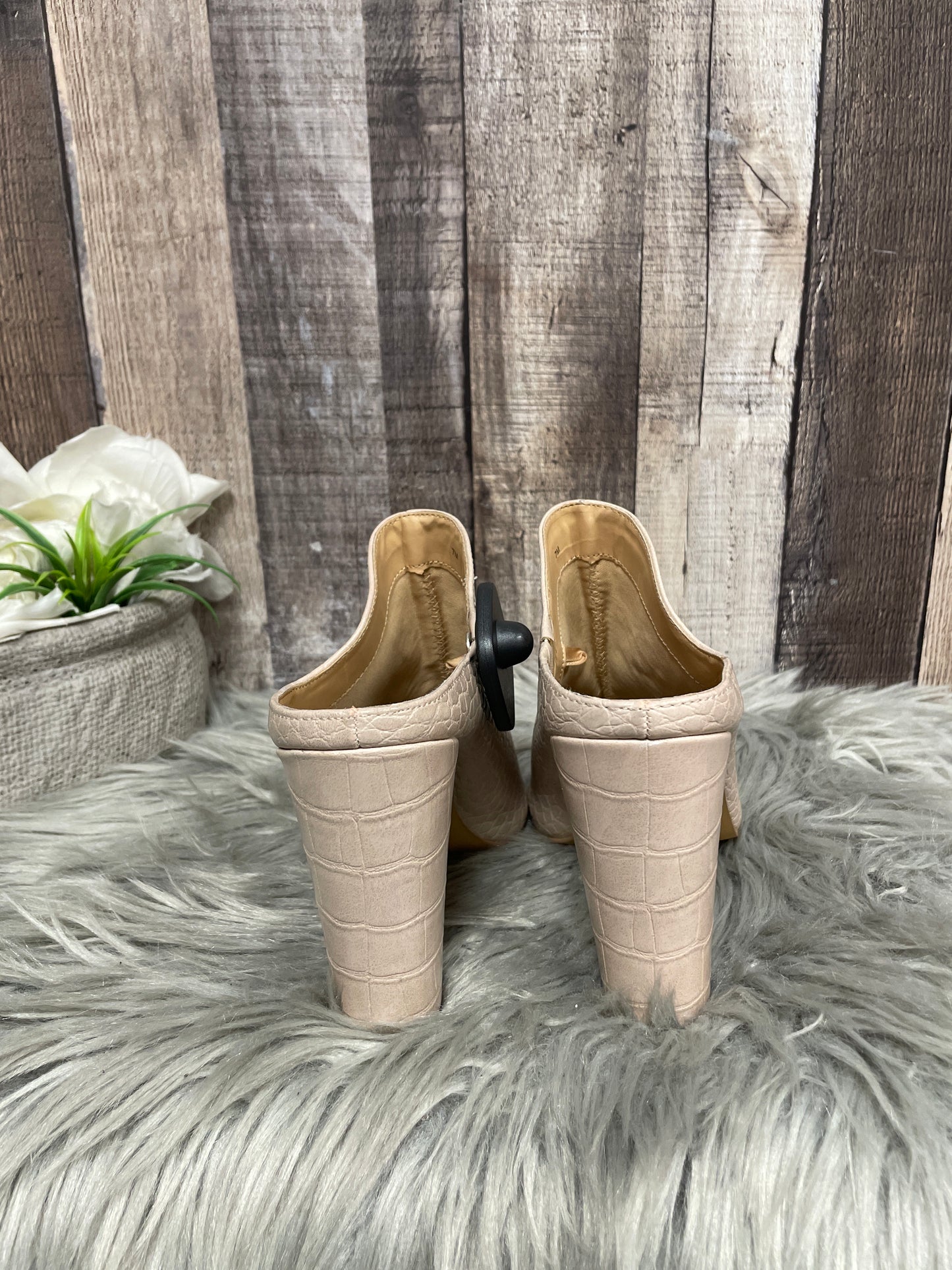 Tan Sandals Heels Block Express, Size 7