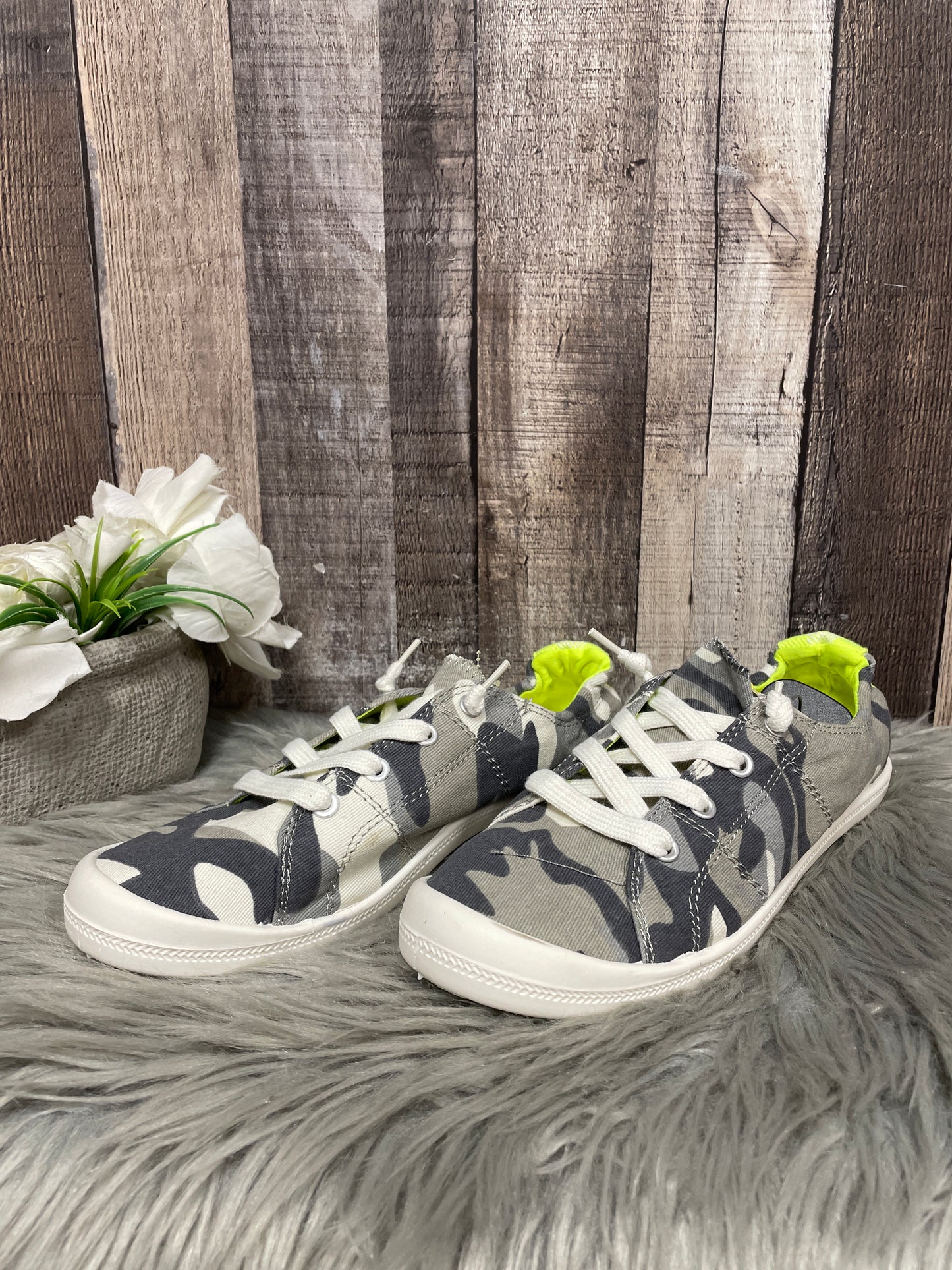 Shoes Sneakers By Madden Girl In Camouflage Print, Size: 9