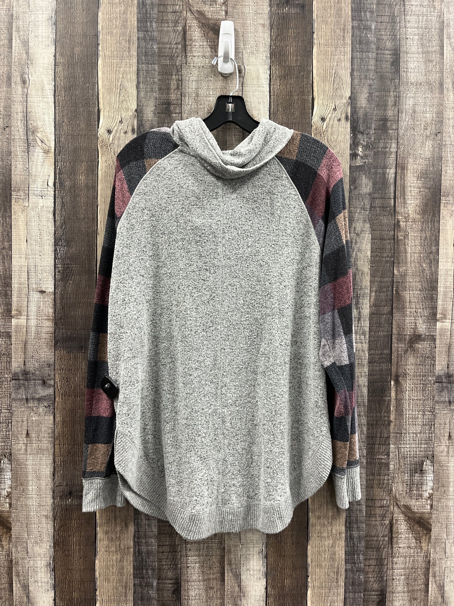 Top Long Sleeve By Maurices In Grey, Size: L