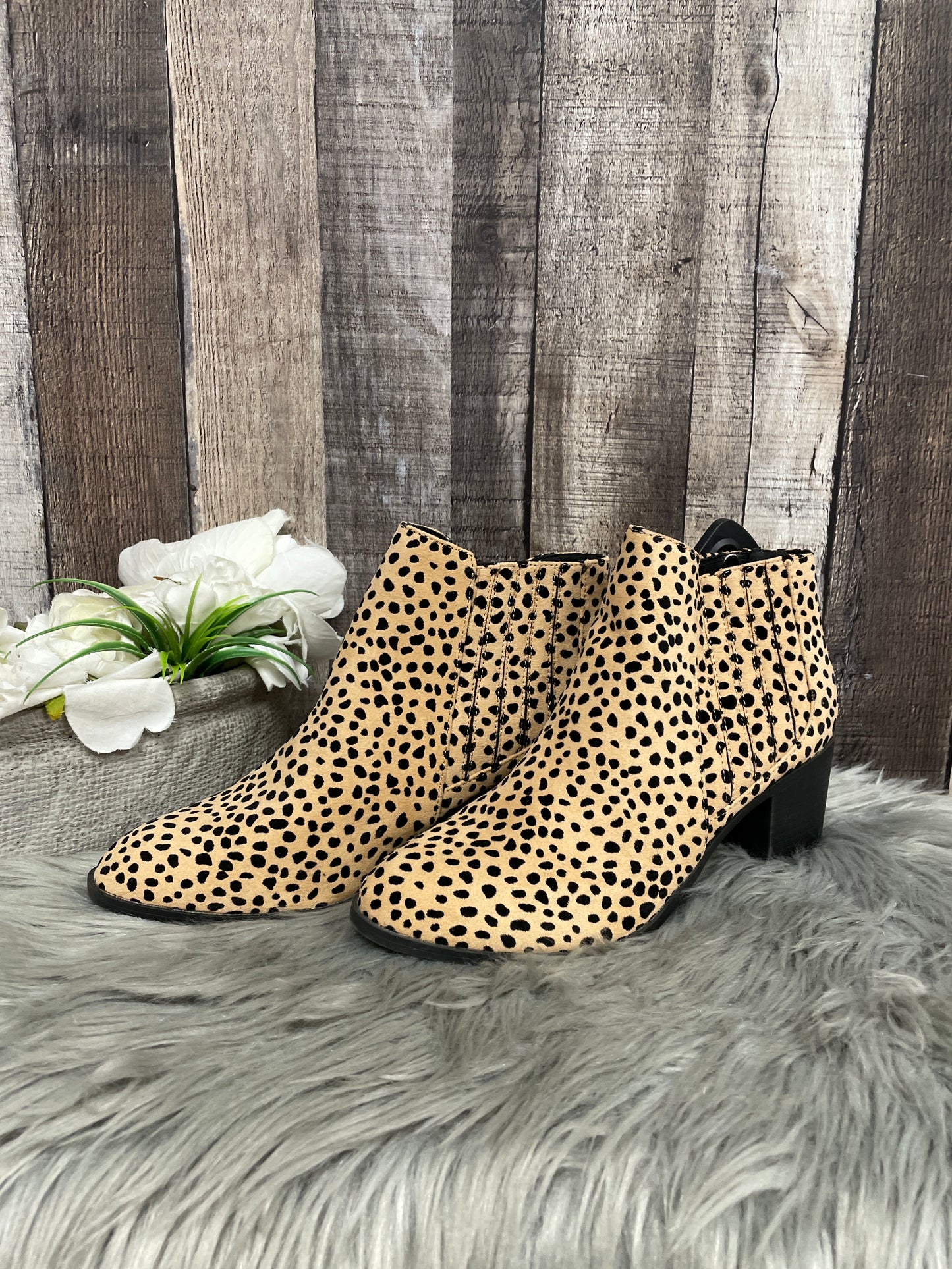 Boots Ankle Heels By Qupid In Animal Print, Size: 7