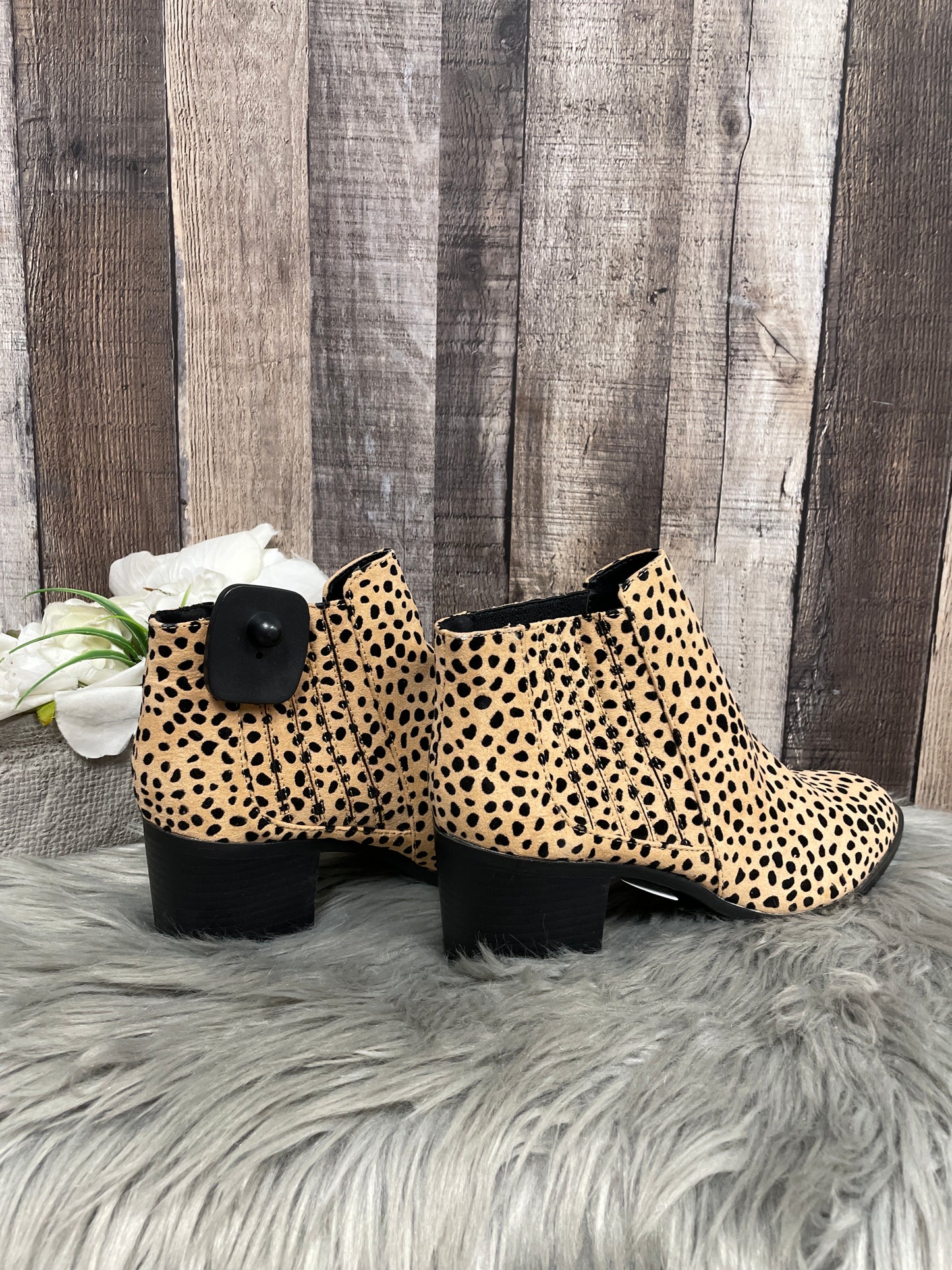 Boots Ankle Heels By Qupid In Animal Print, Size: 7