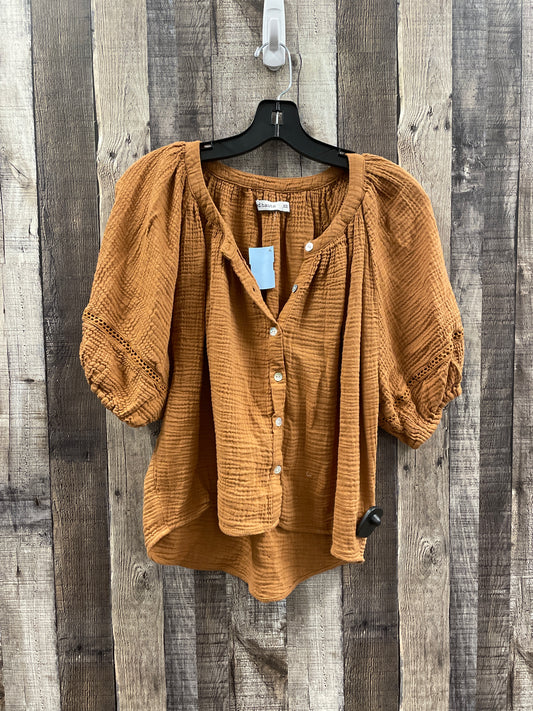 Top Short Sleeve By Red Haute In Tan, Size: Xs