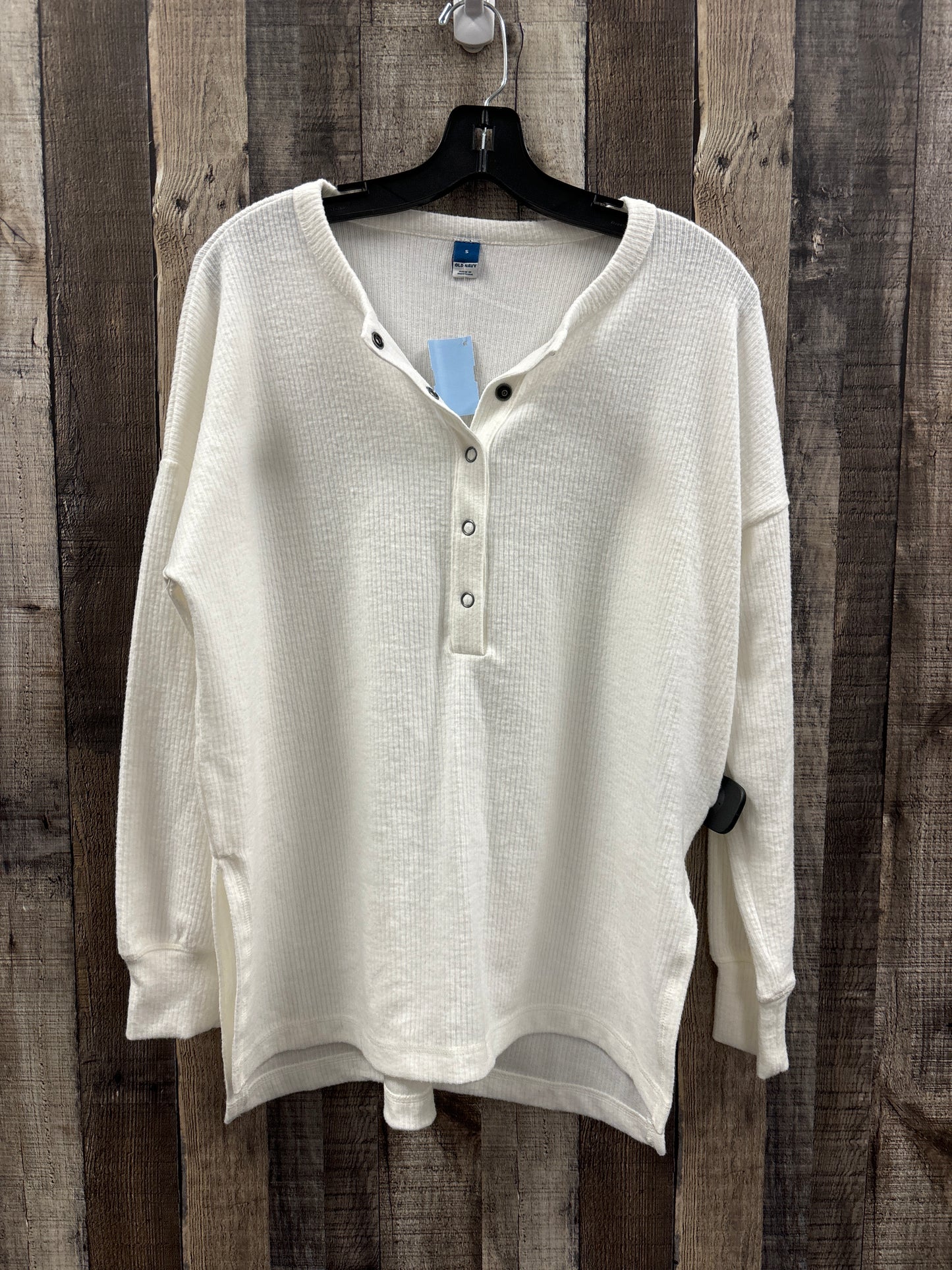 Top Long Sleeve By Old Navy In Ivory, Size: S