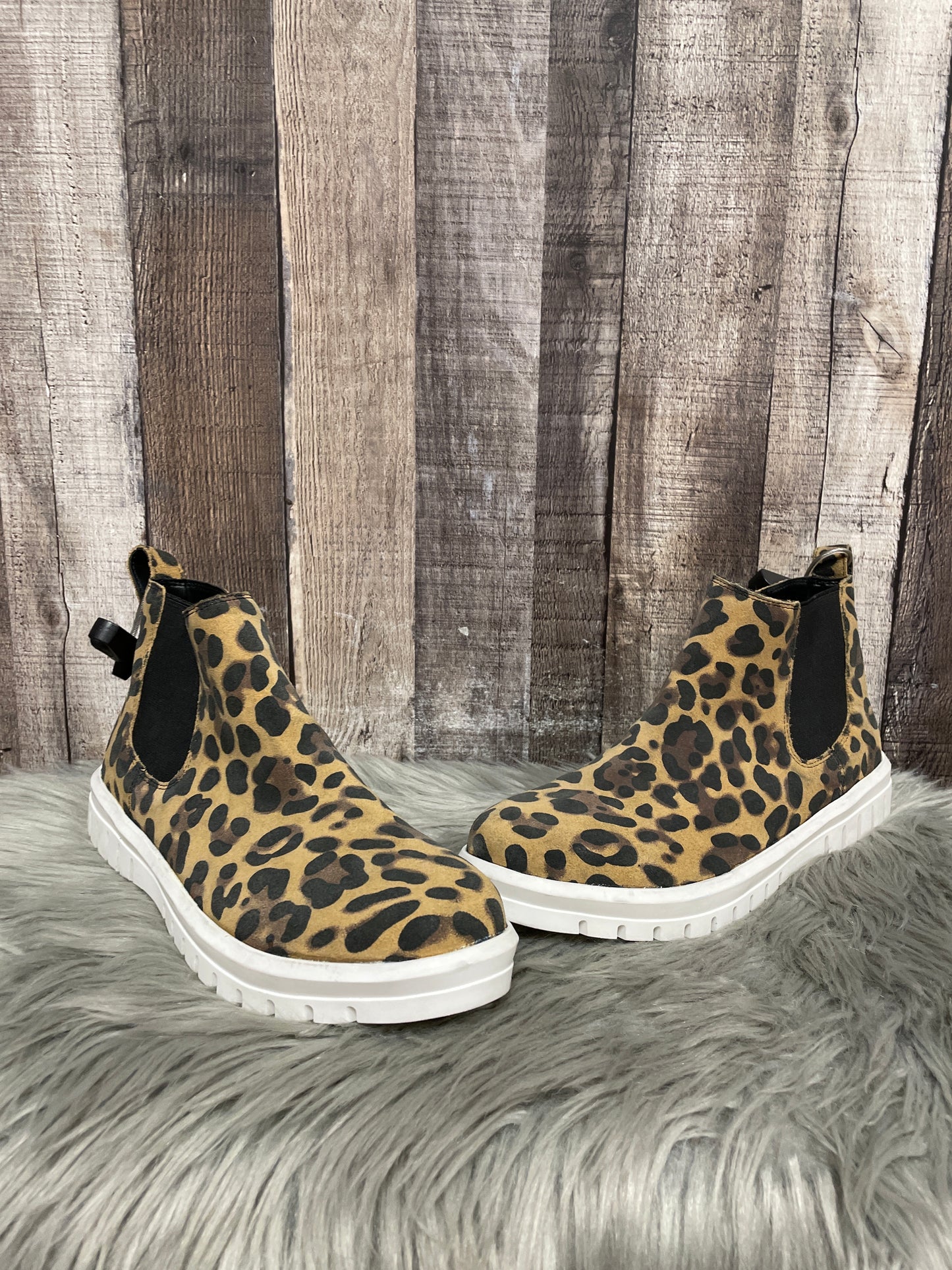 Shoes Sneakers By Blondo In Animal Print, Size: 9.5