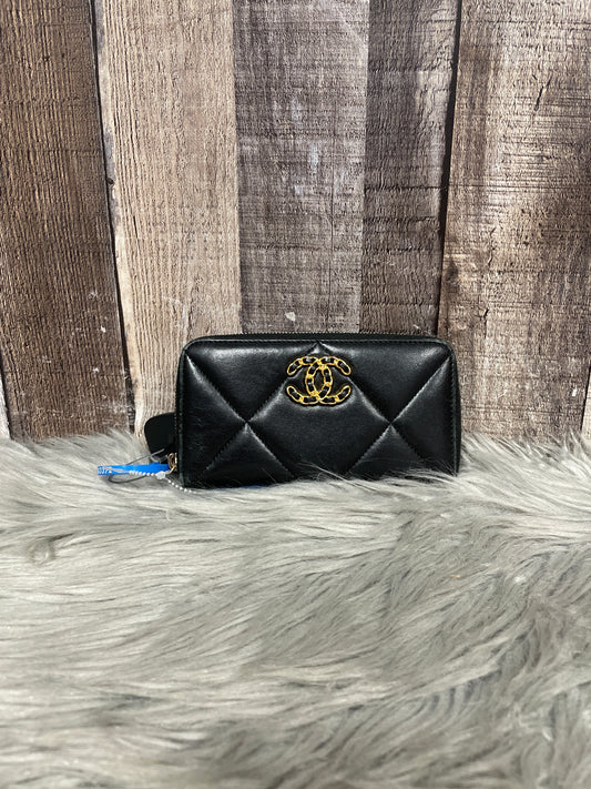 Wallet Luxury Designer By Chanel, Size: Medium