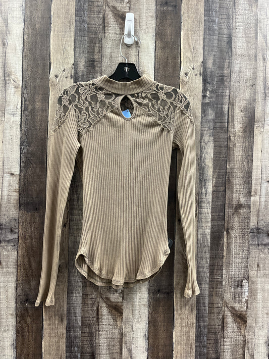 Top Long Sleeve By Free People In Tan, Size: S