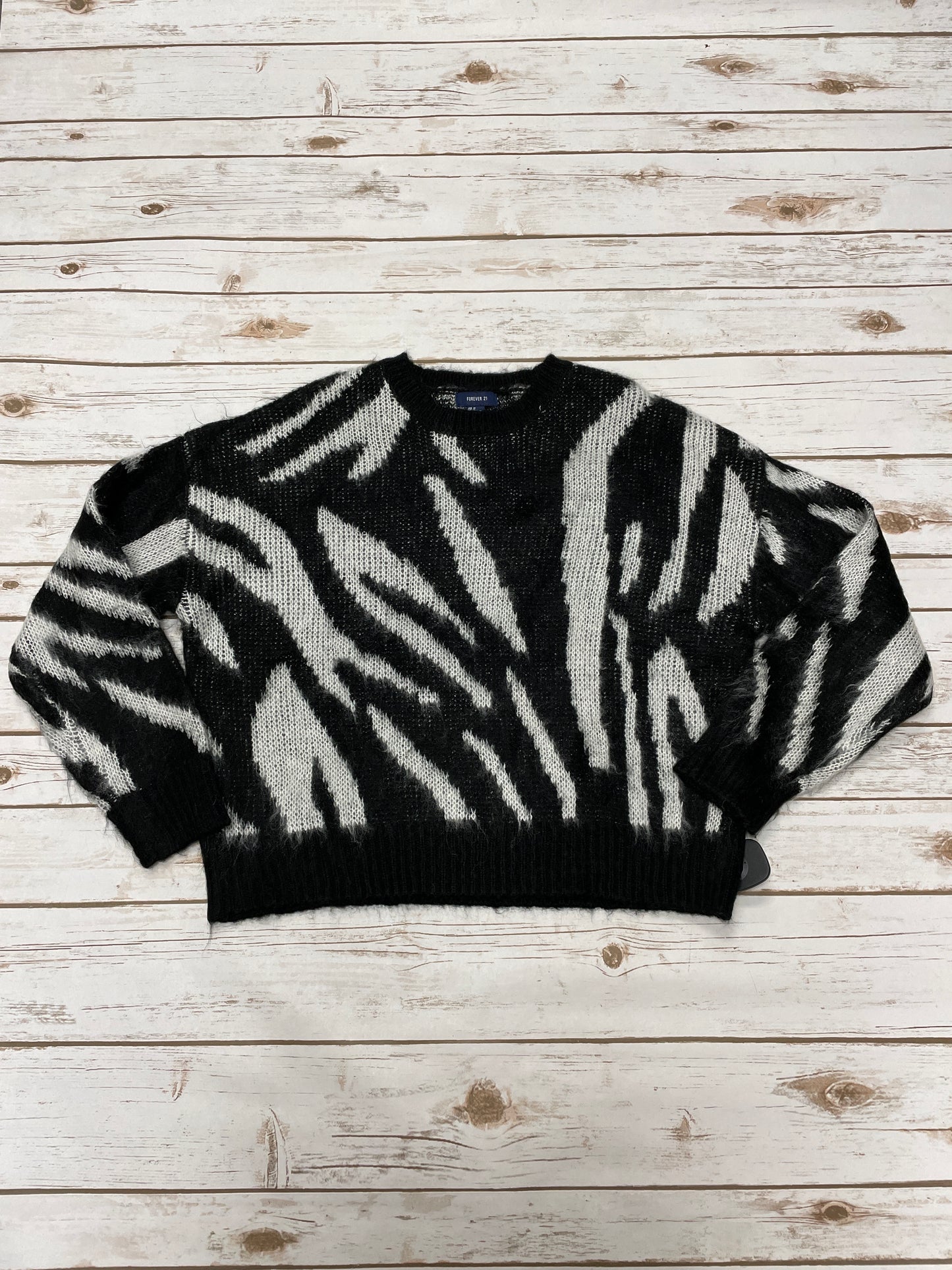 Sweater By Forever 21 In Black & White, Size: M