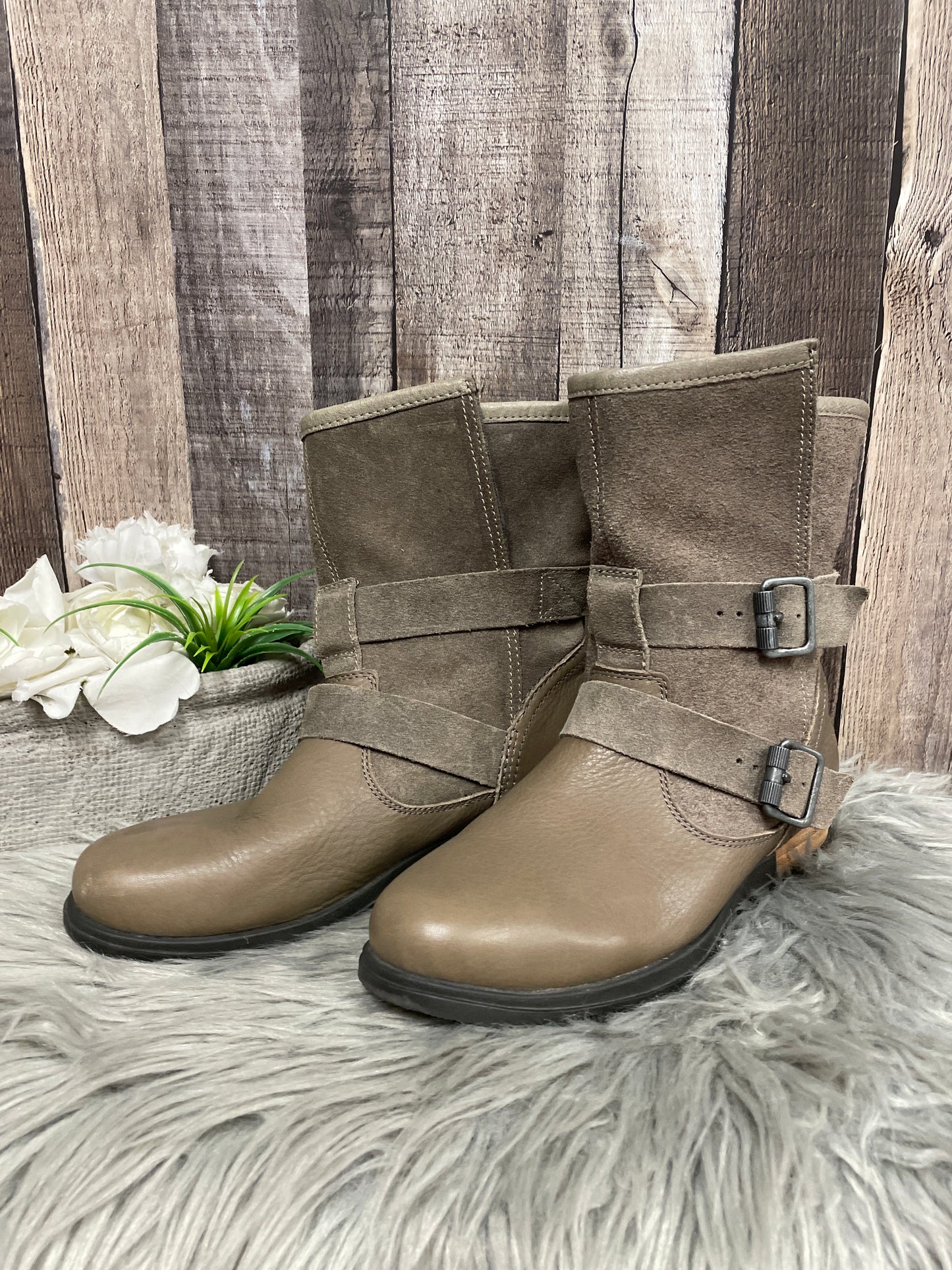 Boots Ankle Flats By Sorel In Taupe, Size: 7