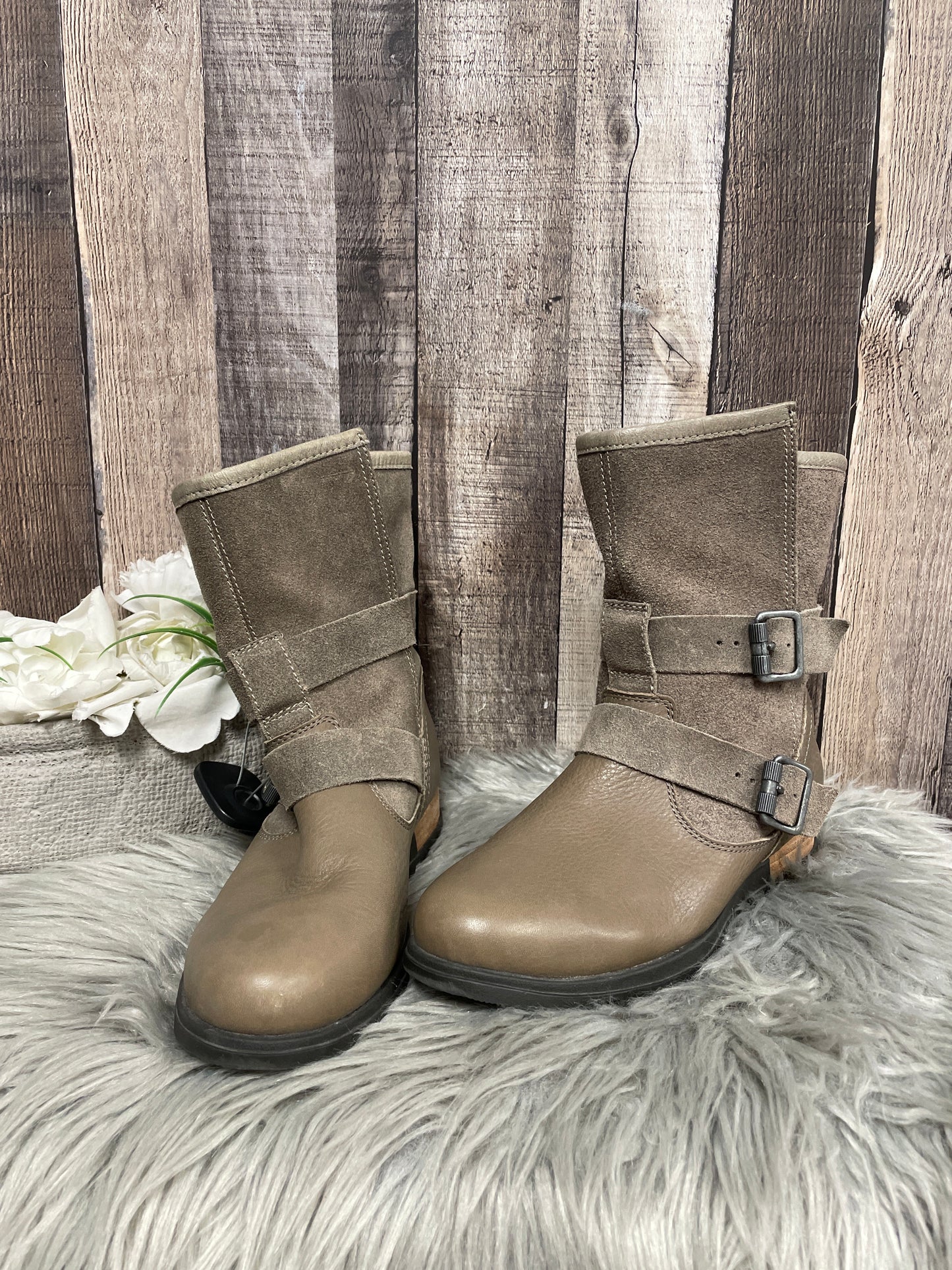 Boots Ankle Flats By Sorel In Taupe, Size: 7