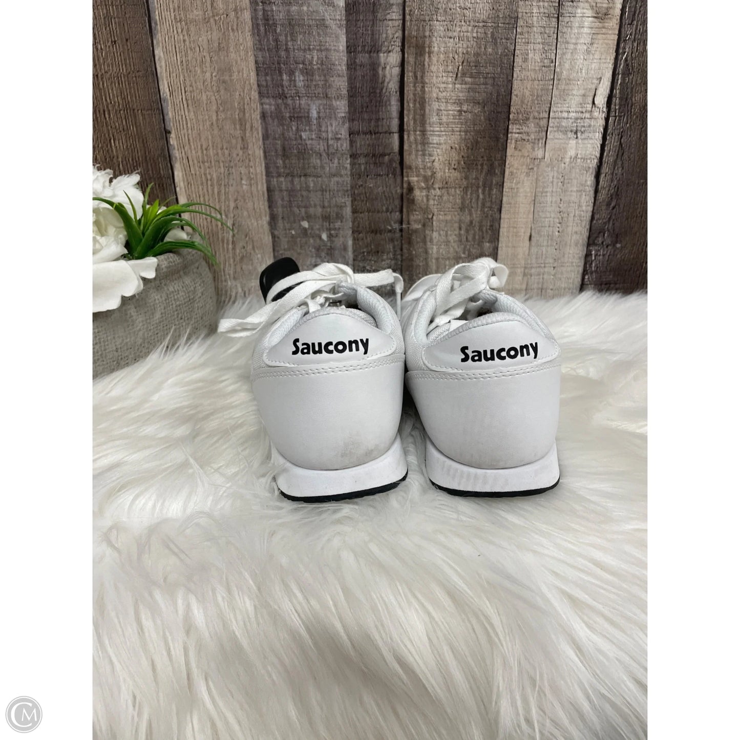 Shoes Athletic By Saucony In White, Size: 9