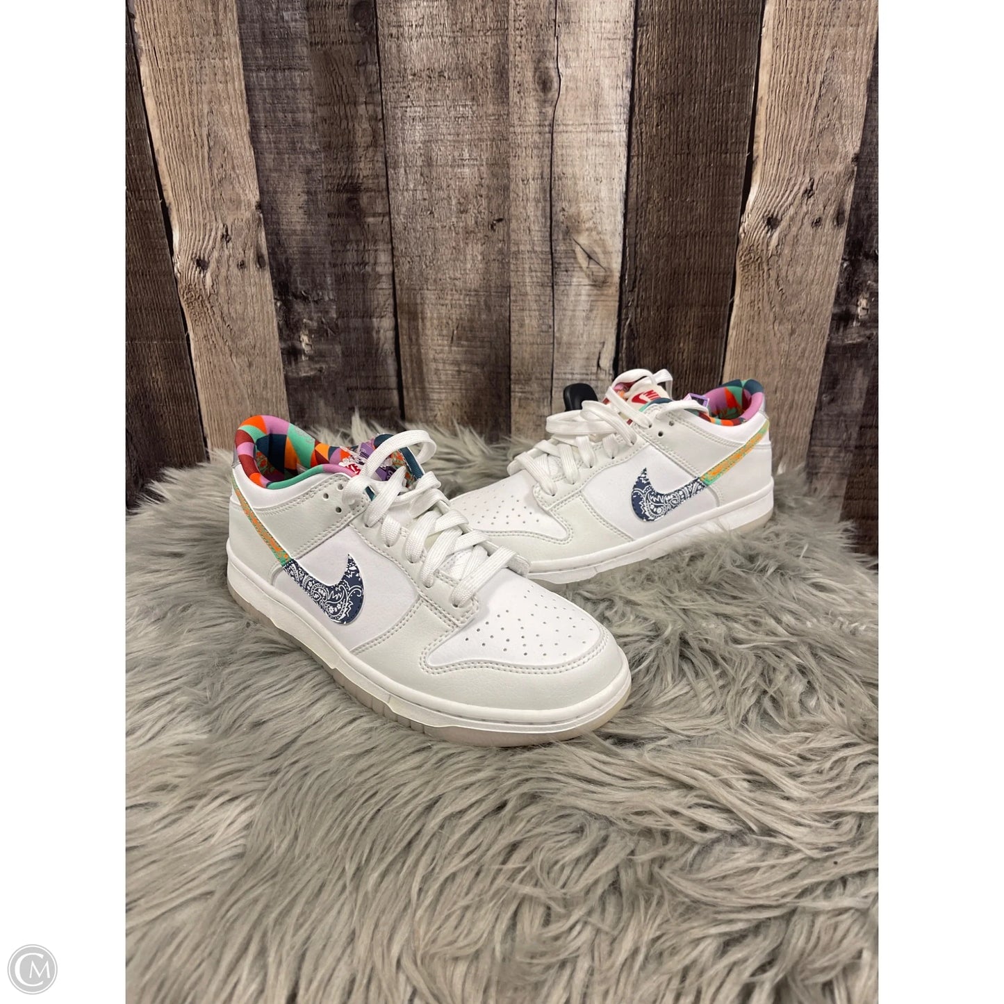 Shoes Sneakers By Nike In White, Size: 6.5