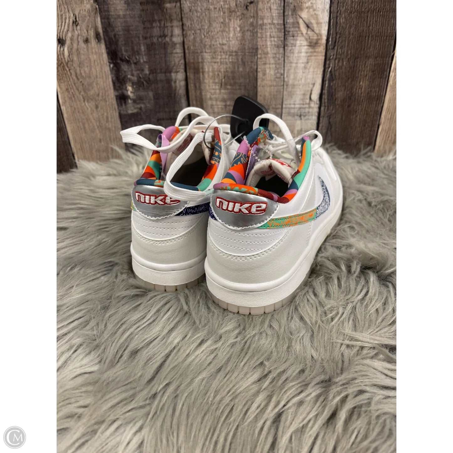 Shoes Sneakers By Nike In White, Size: 6.5