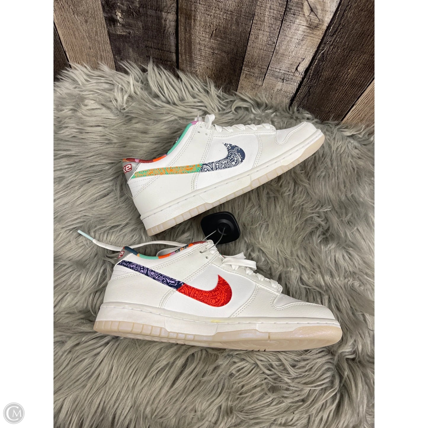 Shoes Sneakers By Nike In White, Size: 6.5