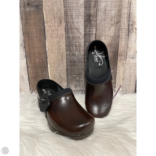 Shoes Flats By Abeo In Brown, Size: 7.5
