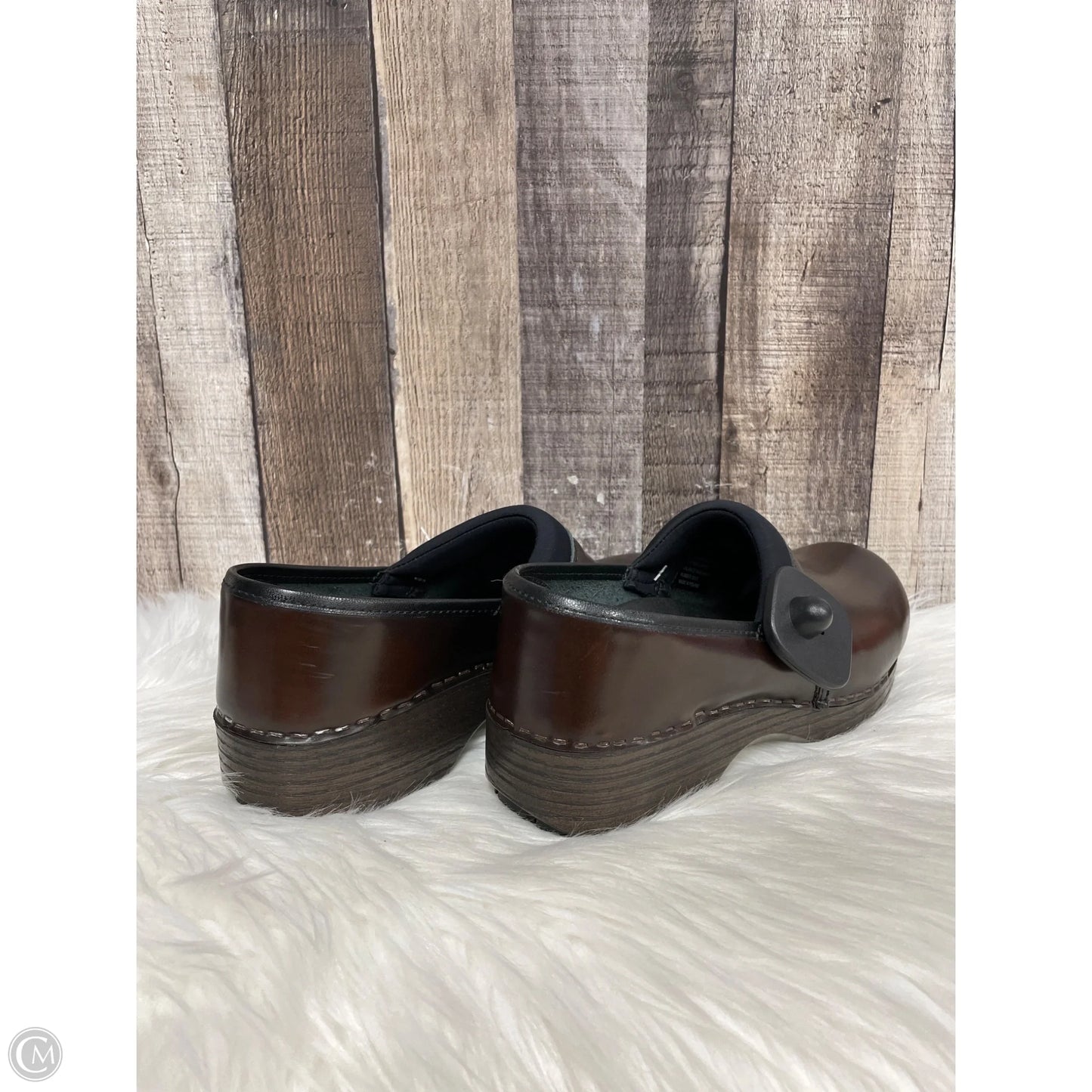 Shoes Flats By Abeo In Brown, Size: 7.5