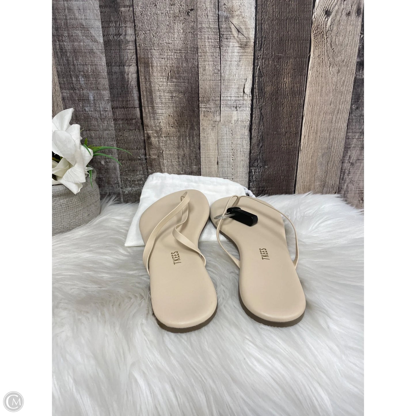 Sandals Flip Flops By Cmc In Beige, Size: 9