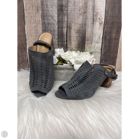 Shoes Heels Block By Francesca's In Grey, Size: 7