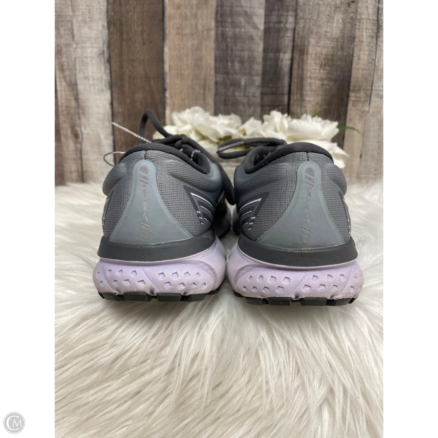 Shoes Athletic By Brooks In Grey, Size: 7.5
