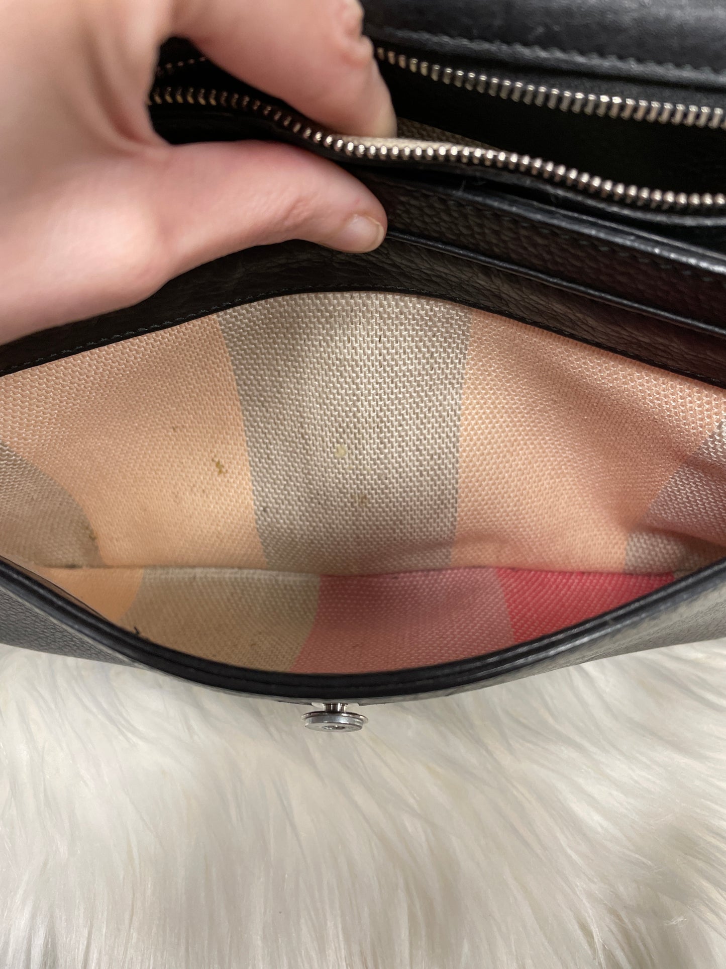 Handbag Luxury Designer By Gucci, Size: Medium