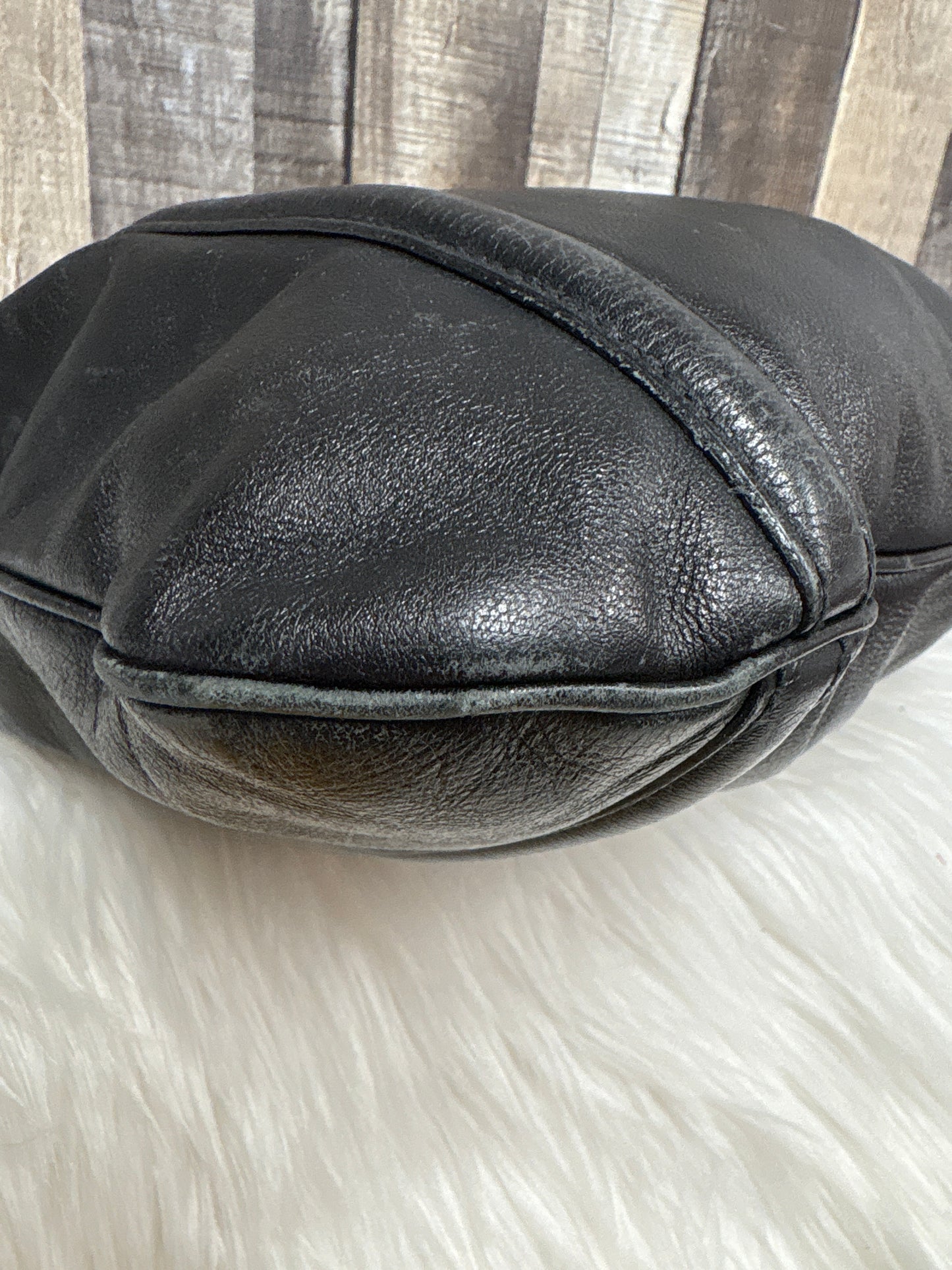 Handbag Luxury Designer By Gucci, Size: Medium