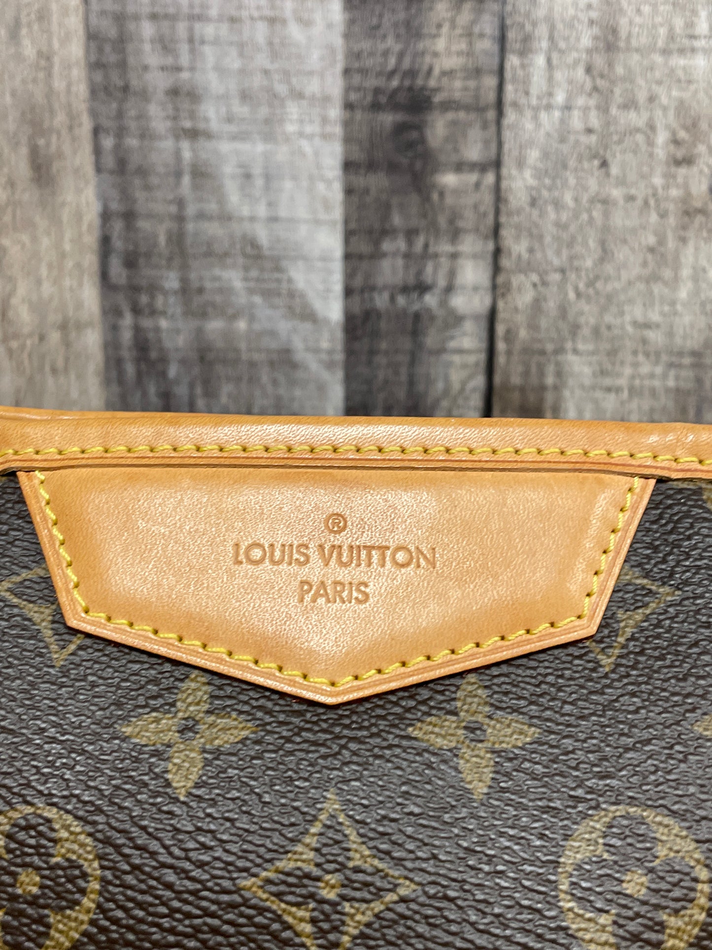 Handbag Luxury Designer By Louis Vuitton, Size: Large