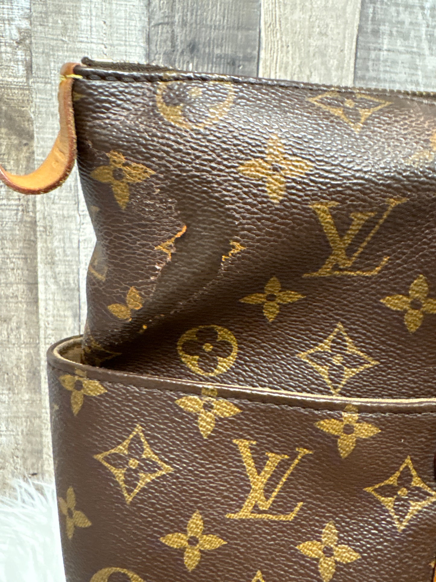 Handbag Luxury Designer By Louis Vuitton, Size: Large