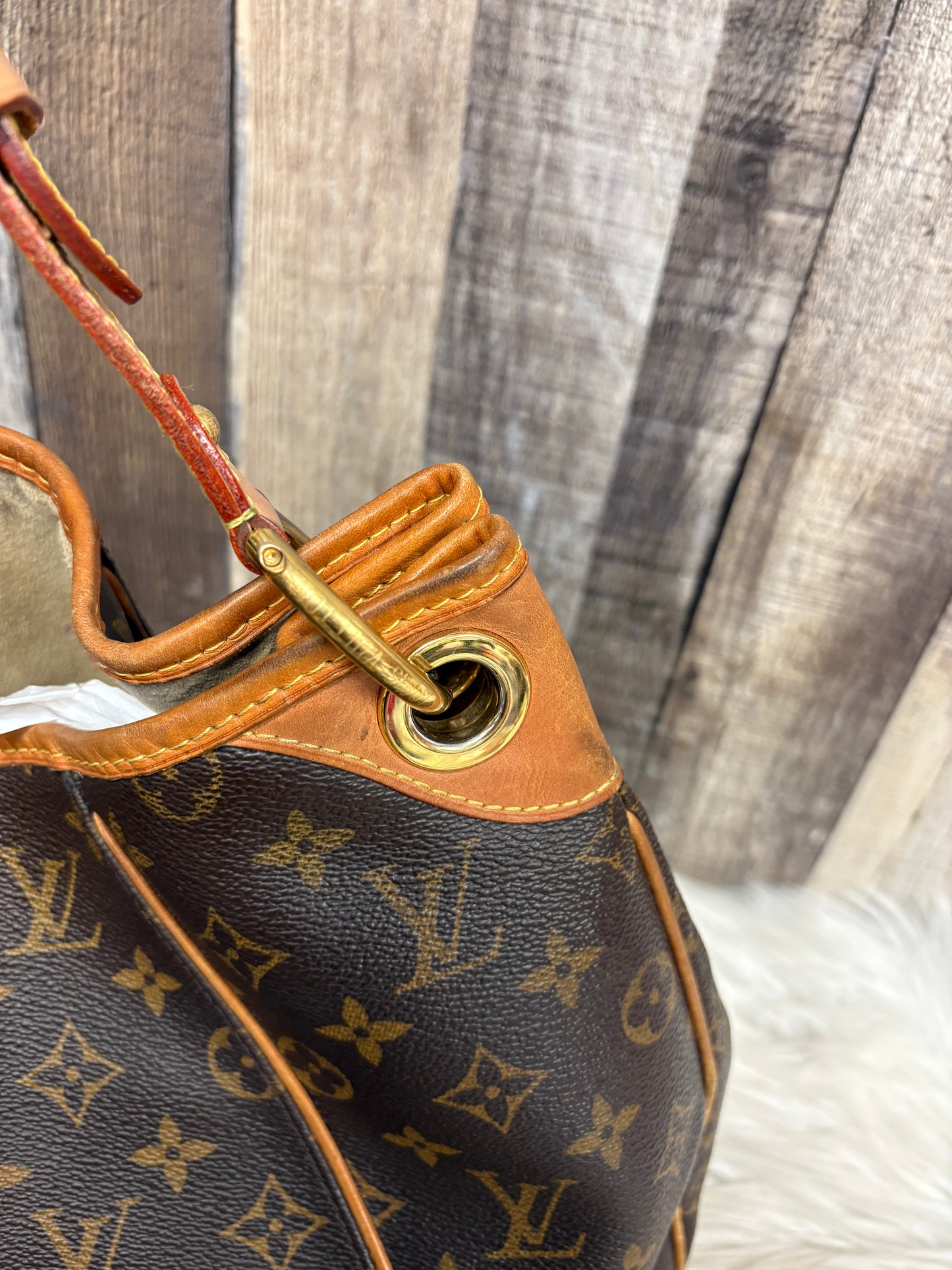 Handbag Luxury Designer By Louis Vuitton, Size: Large