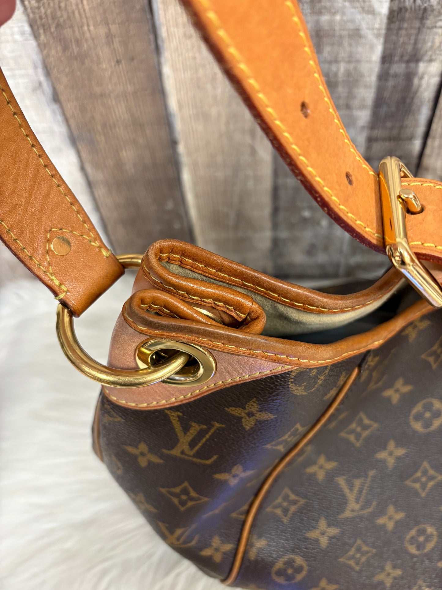 Handbag Luxury Designer By Louis Vuitton, Size: Large