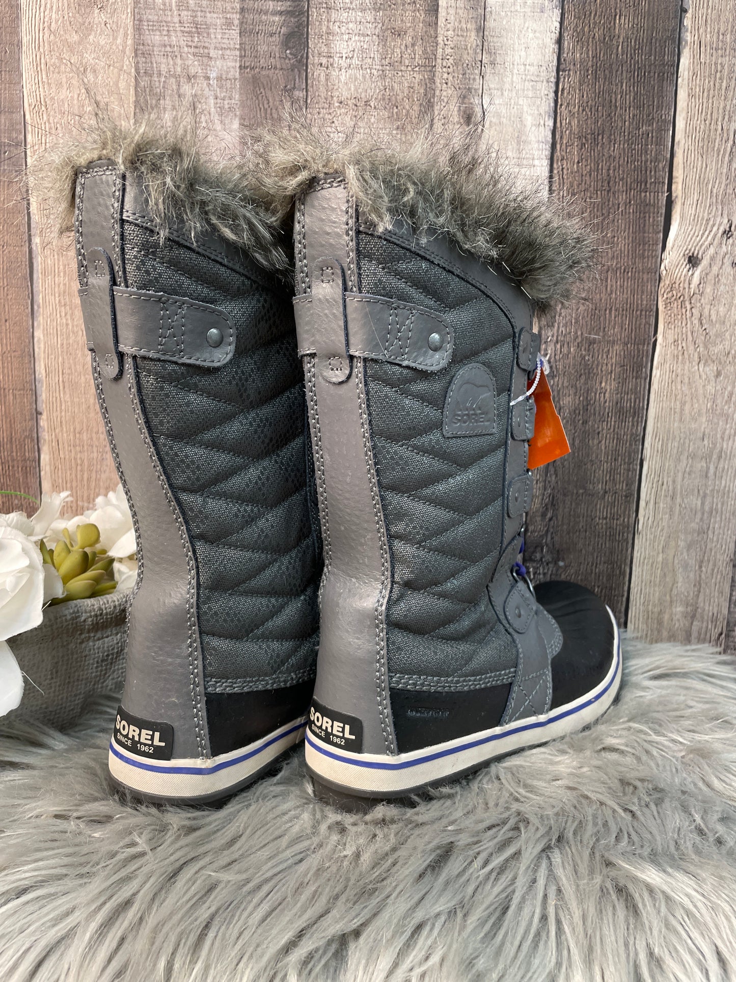 Boots Snow By Sorel  Size: 7.5