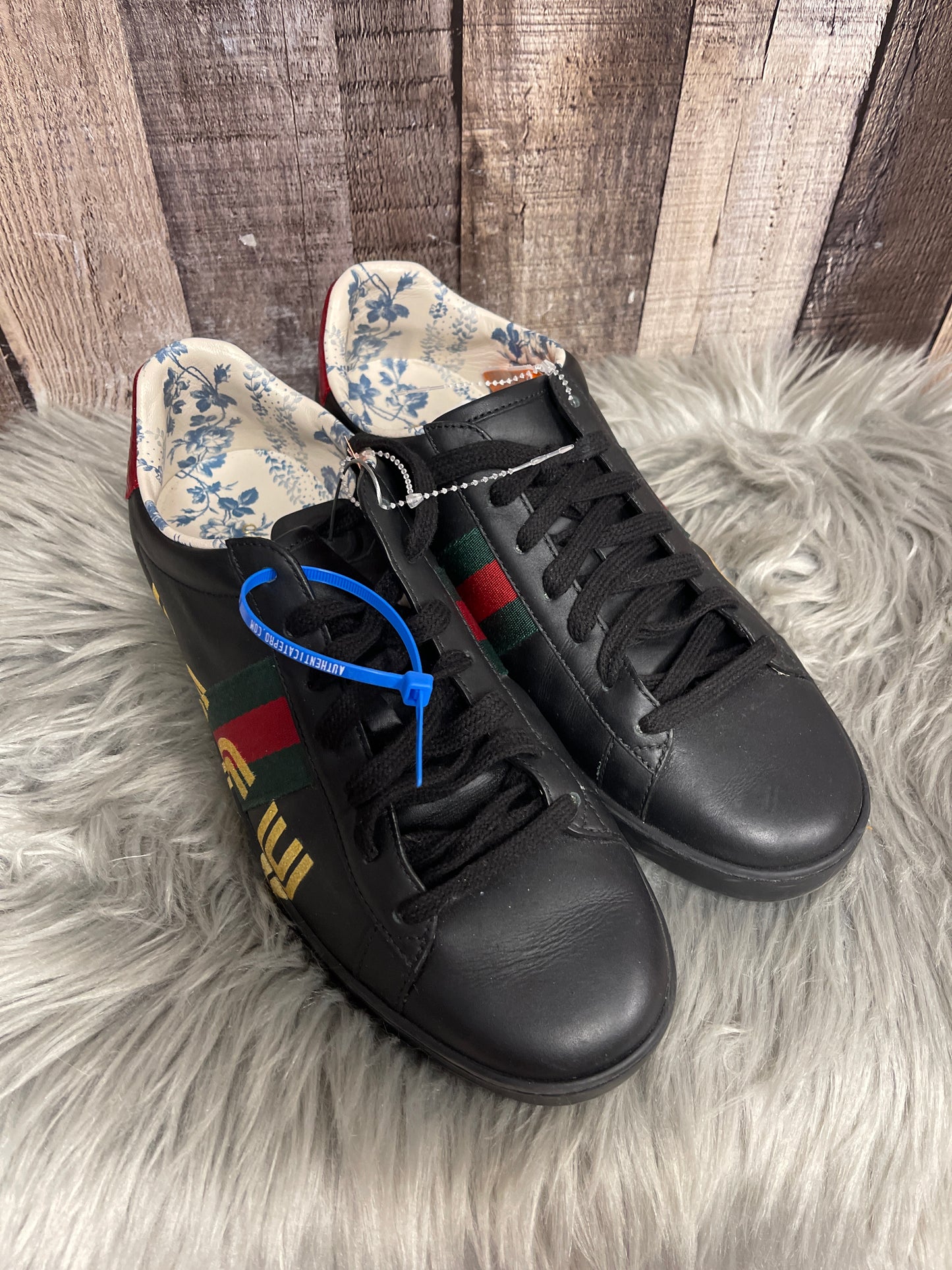 Shoes Luxury Designer By Gucci  Size: 9.5