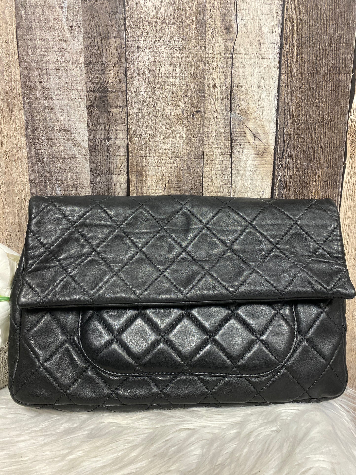 Clutch Luxury Designer By Chanel  Size: Large