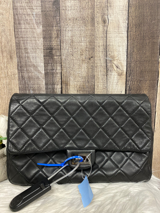 Clutch Luxury Designer By Chanel  Size: Large