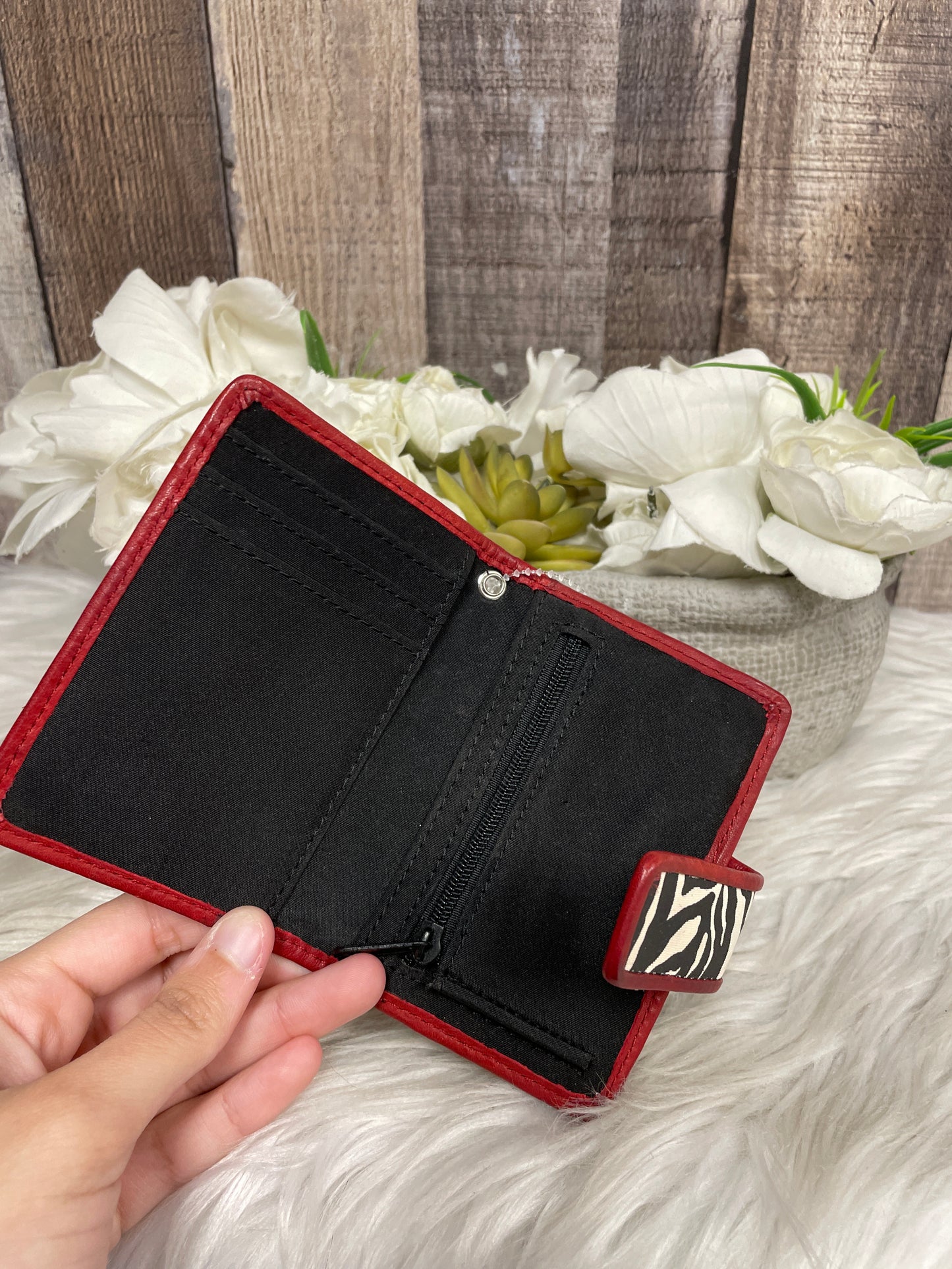 Wallet By Cmf  Size: Small
