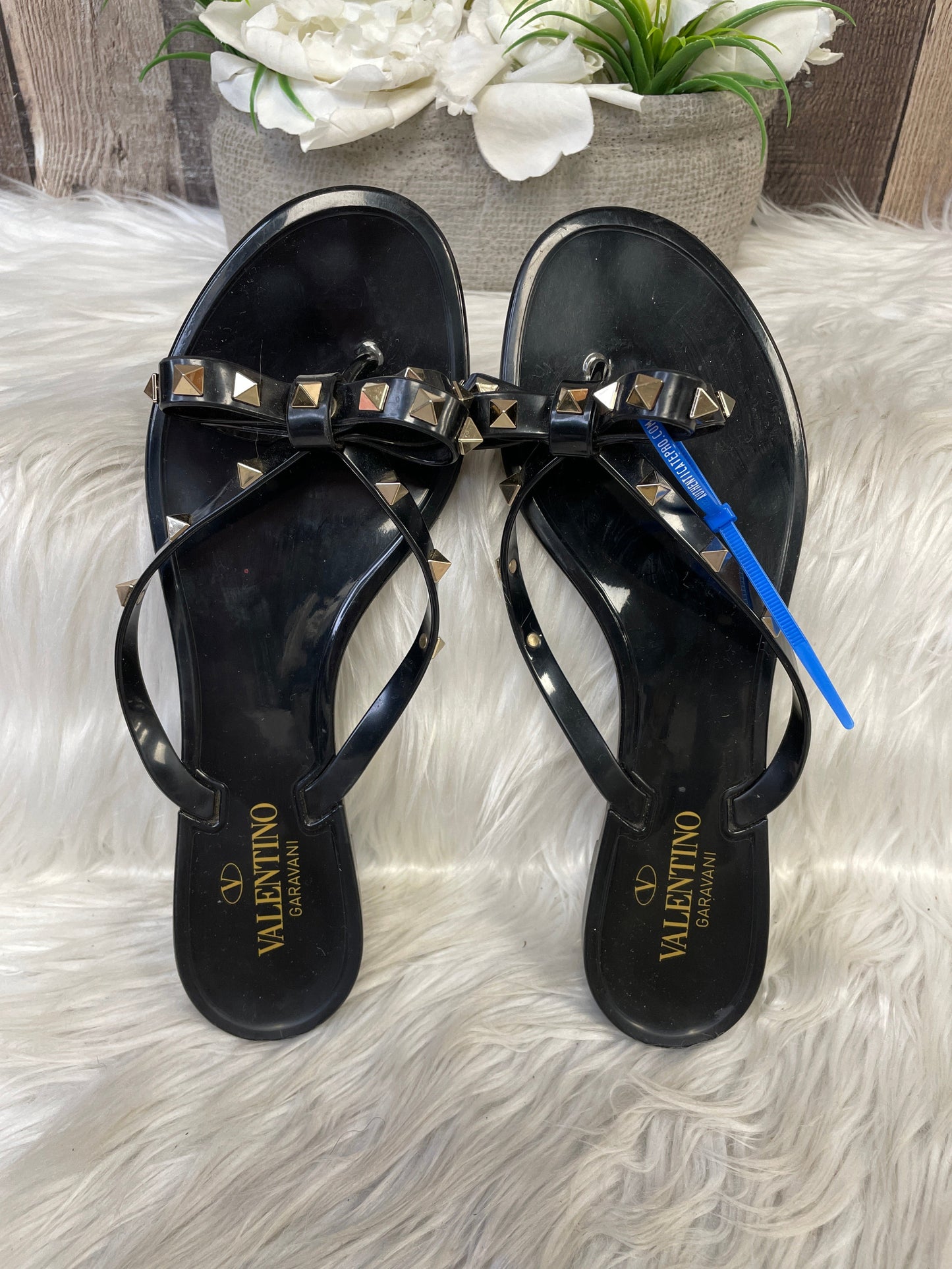 Sandals Luxury Designer By Valentino  Size: 11